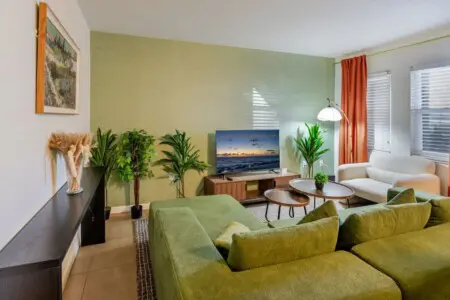 1886a72b 3ec3 40 uOZic