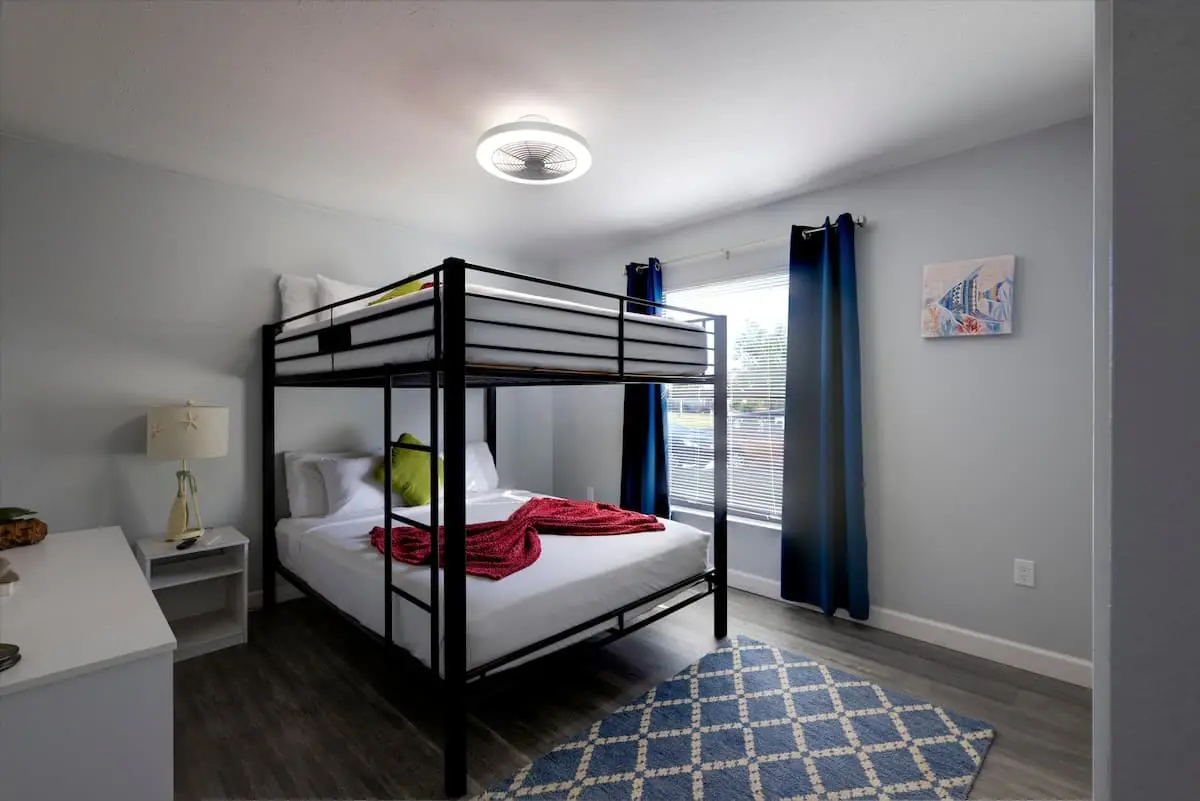 825b8d98 4ac1 46 VROku