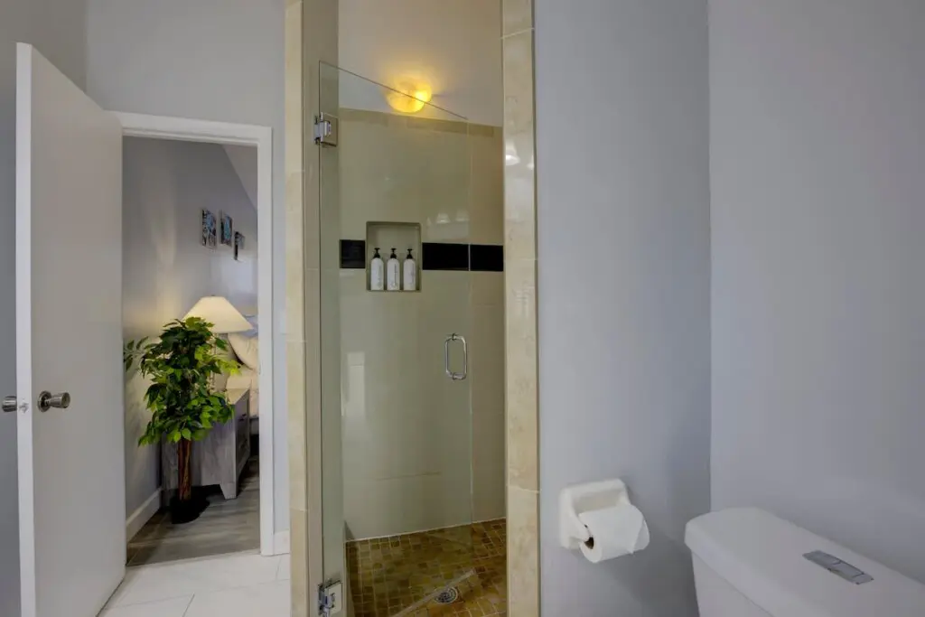 996f6c7a b619 4d fOrQm