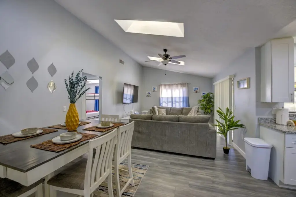 bfbbb8ab 9185 4e 6v7tK