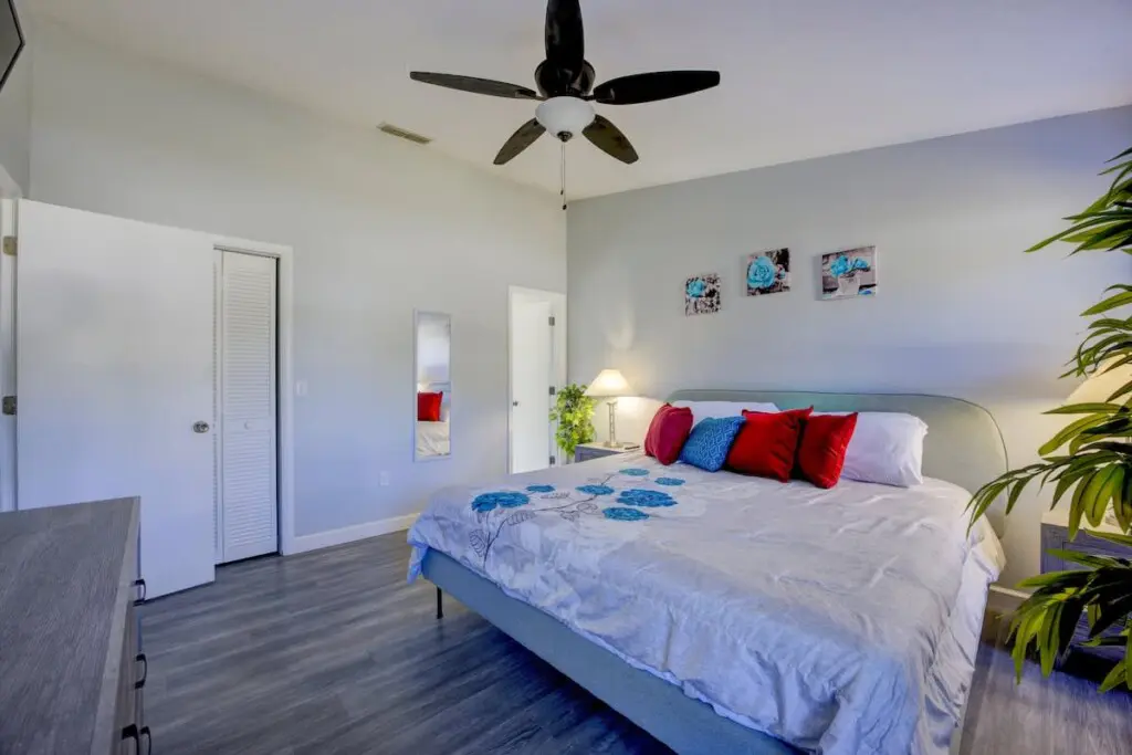 e7f546ee 21d8 4d ZDGcQ