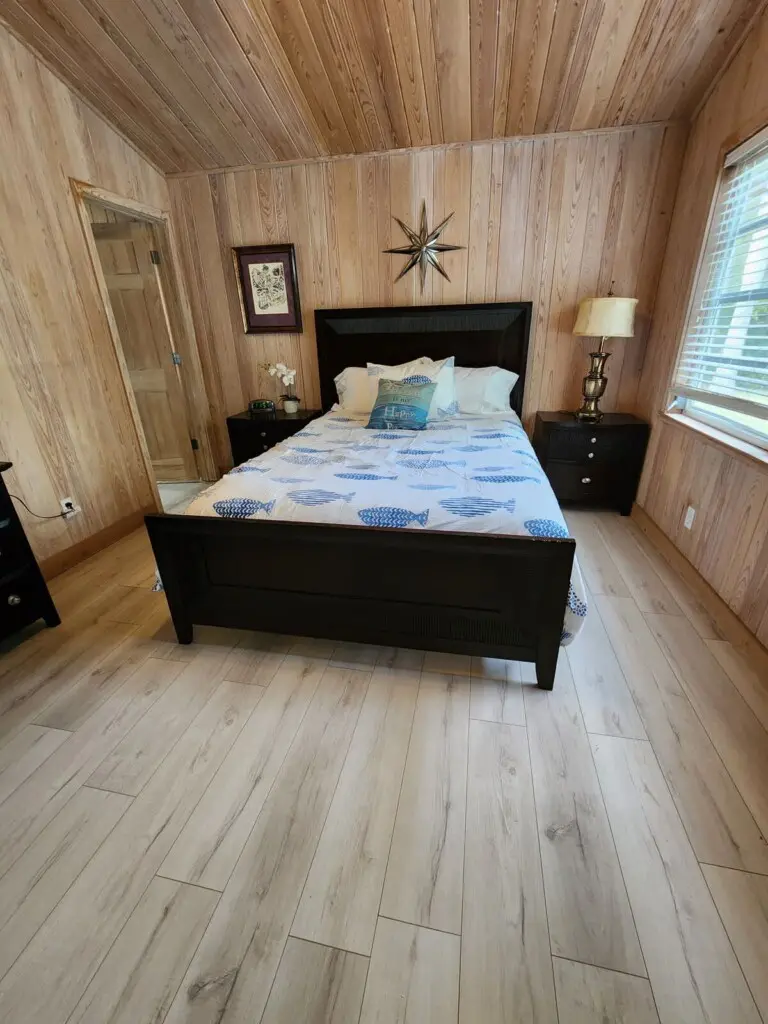 Cozy, well-appointed bedroom