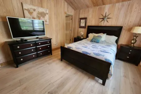 Cozy, well-appointed bedroom