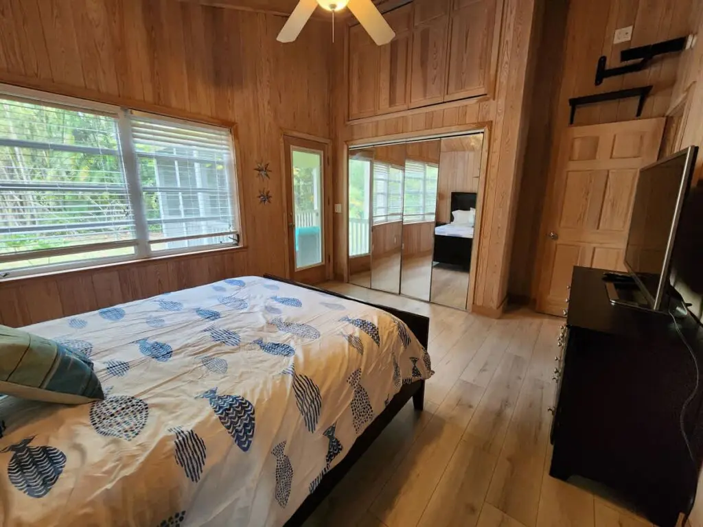 Cozy, well-appointed bedroom