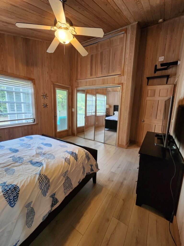 Cozy, well-appointed bedroom